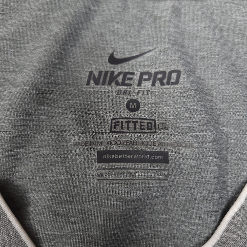 Nike Women's Workout Fitted T-Shirt - Size: Medium- Gray / Black - Picture 9 of 10